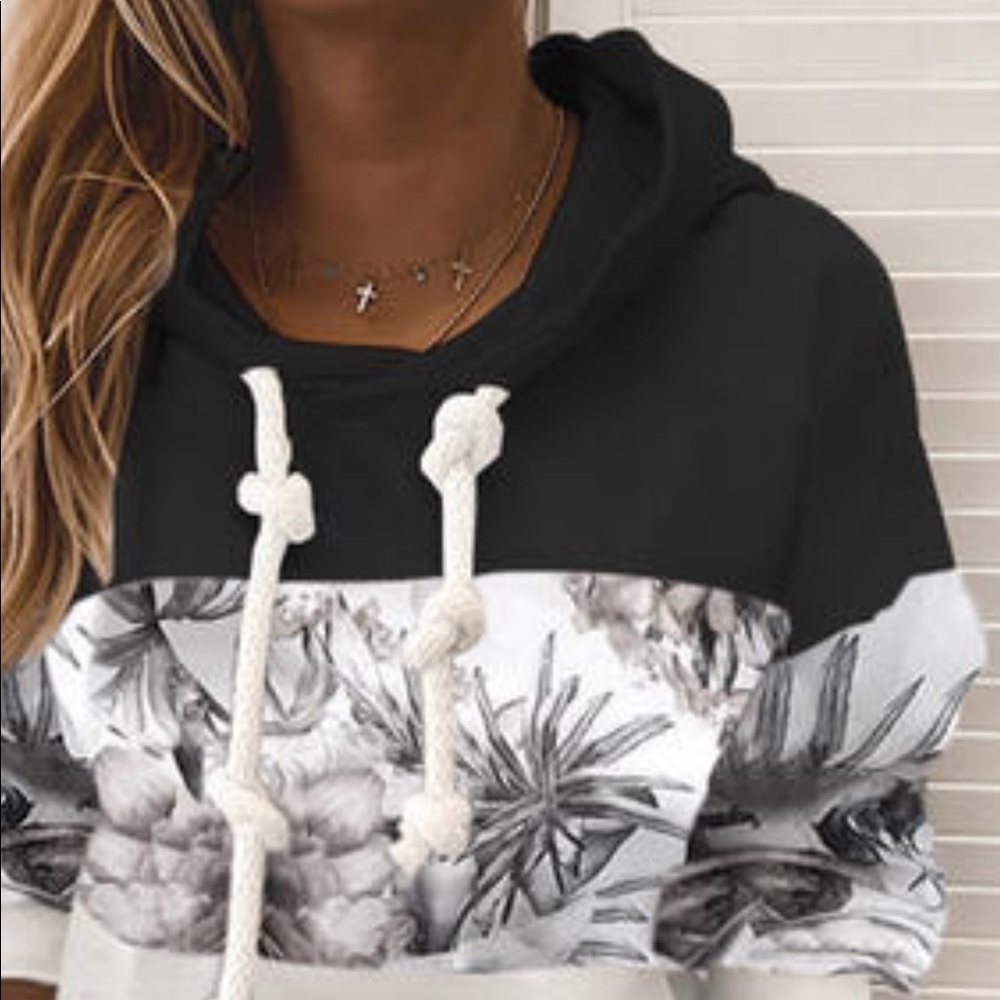 Womens sweatshirt w/hood
